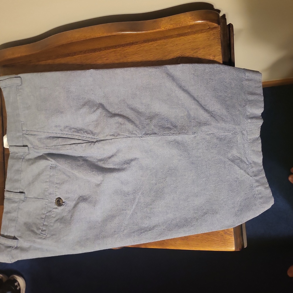 Brooks brothers shorts. Never worn. Size 35 - Picture 2 of 3